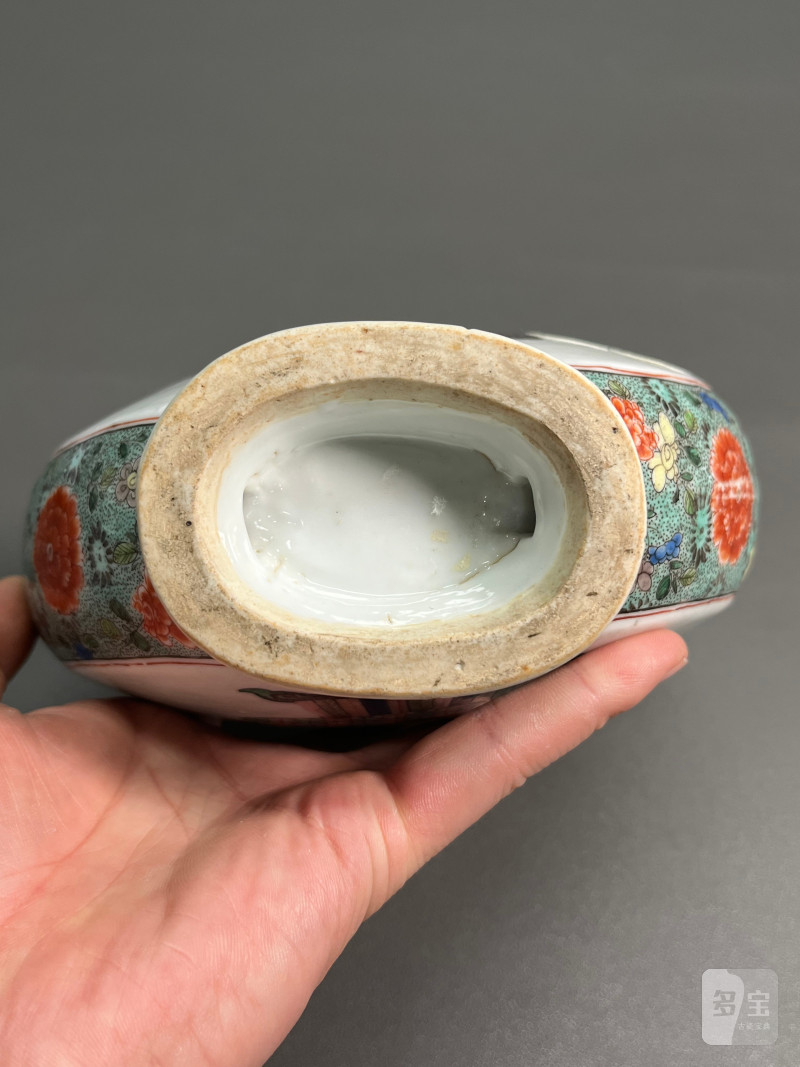 清康熙  五彩“花篮纹”双耳穿带抱月瓶 - 图18